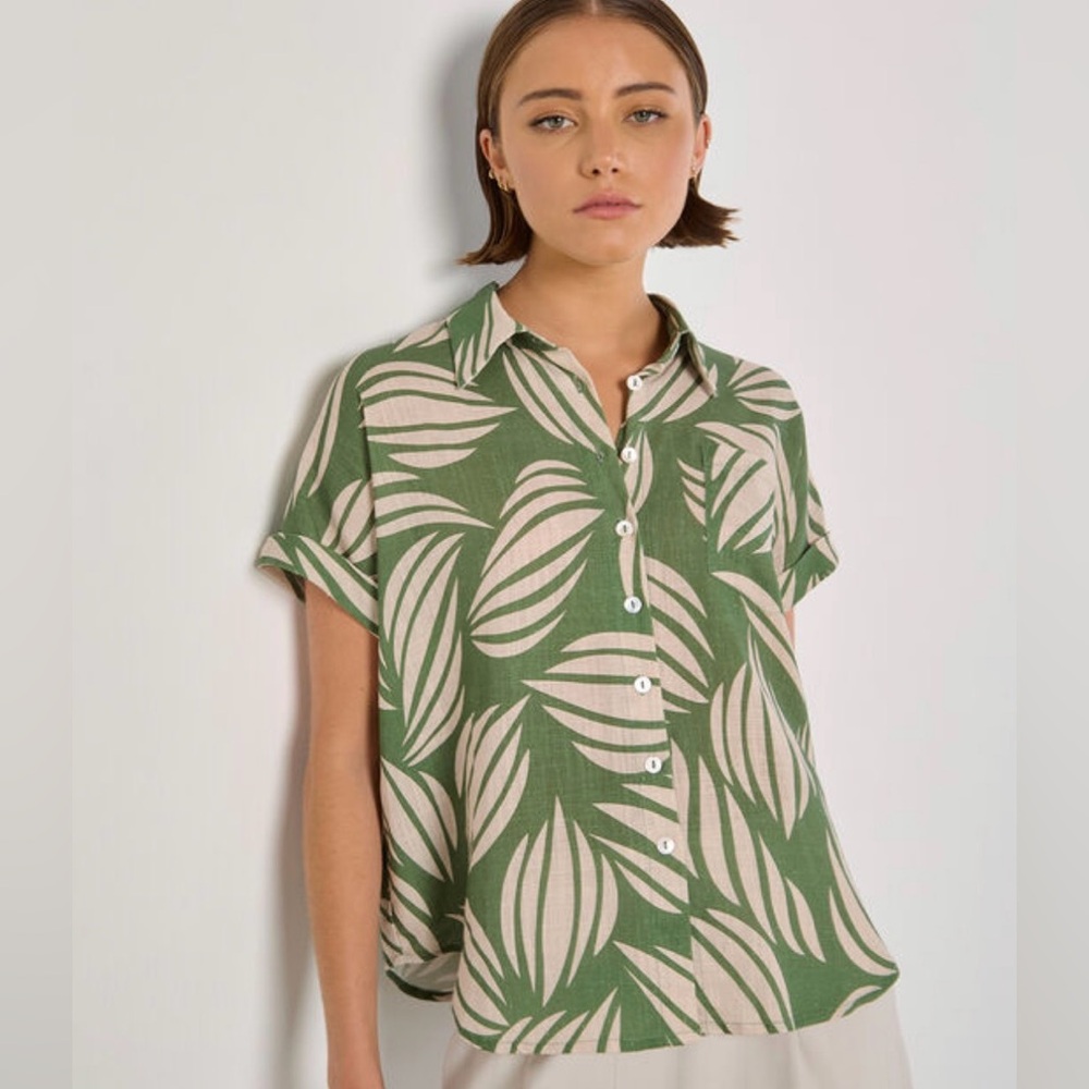 Apricot 🍑 - Chic in Linen Shell Shirt in Green